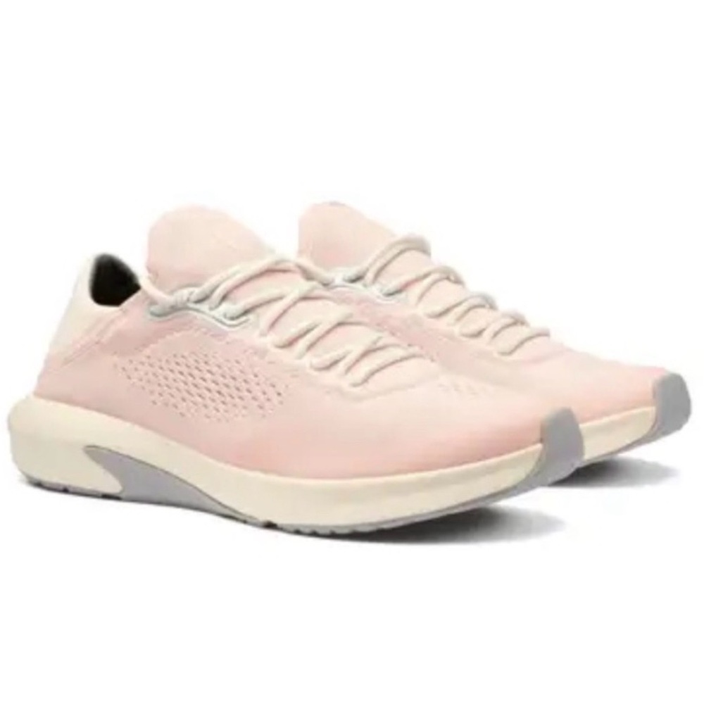 OluKai kaholo Women's Light Pink Knit Lace-Up Sneakers

Worn once…